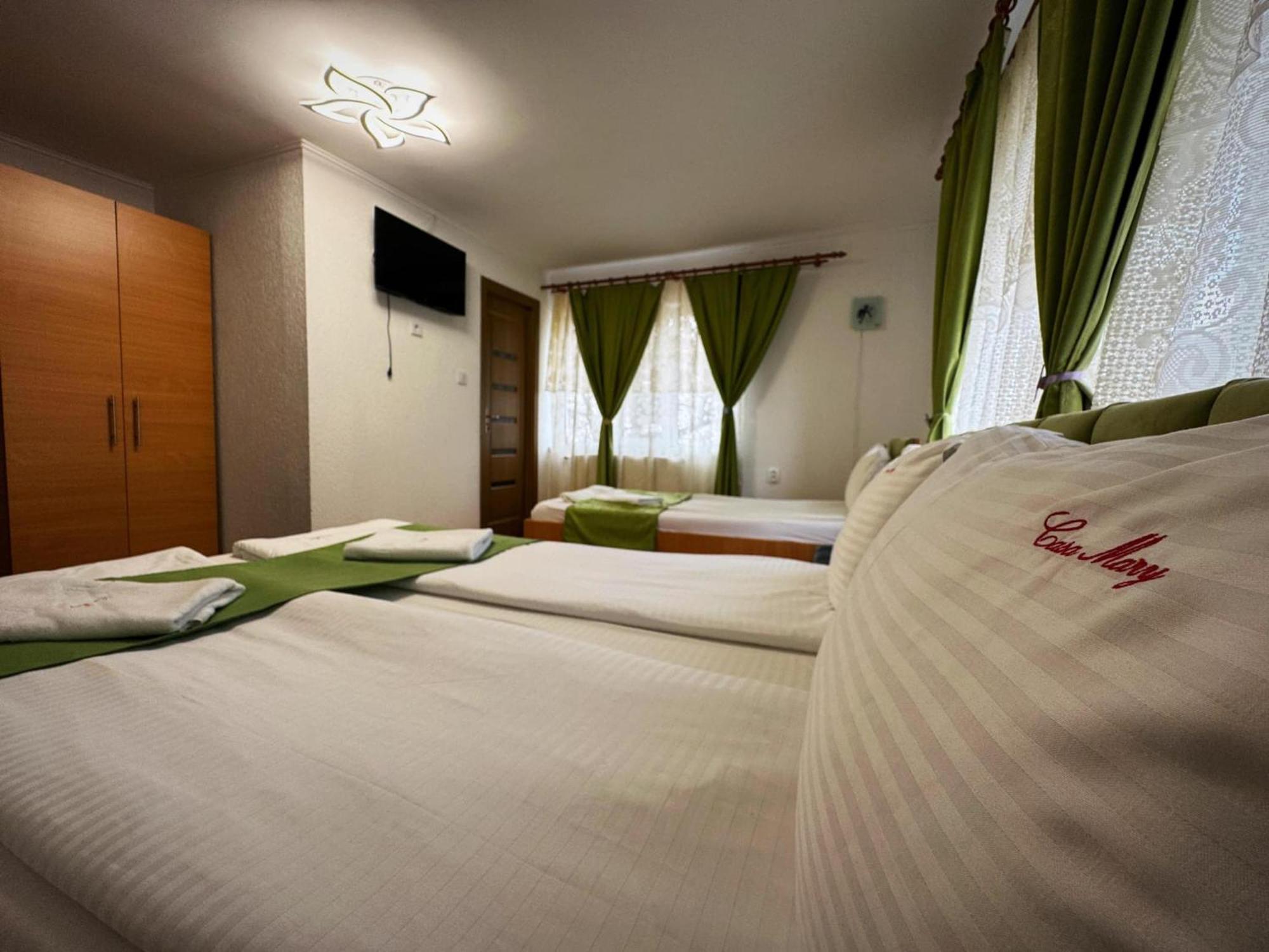Casa Mary Hotel Haţeg Buitenkant foto