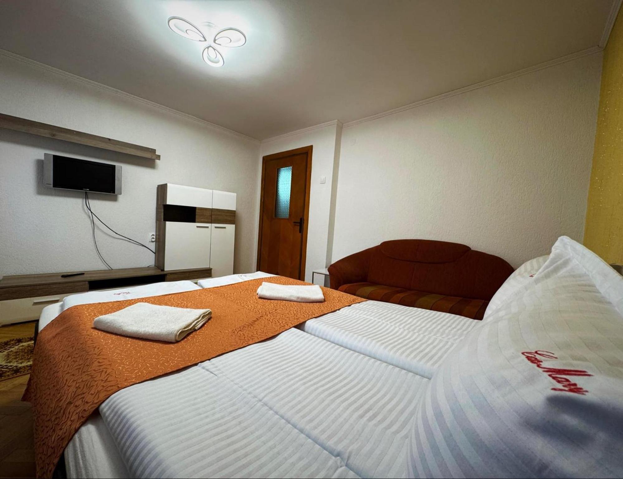 Casa Mary Hotel Haţeg Buitenkant foto